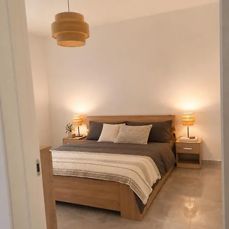 Private With Ensuite Bathroom In Modern Sea View